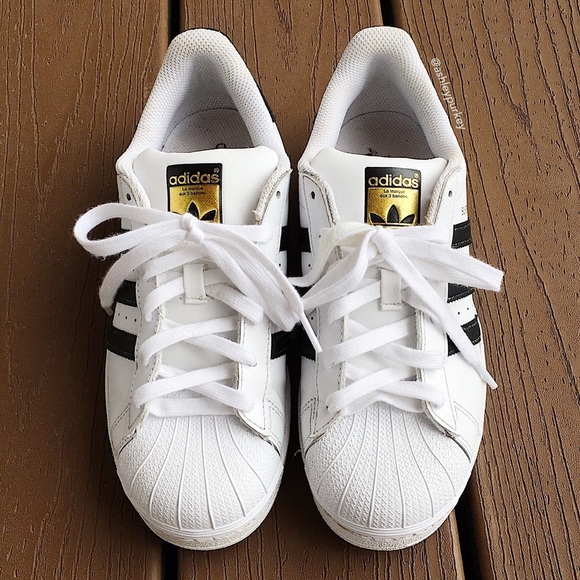 adidas Shoes - ❤️CLEARANCE❤️ white adidas superstars shoes